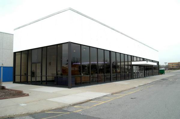 Showcase Cinemas Pontiac 6-12 - April 2003 (newer photo)